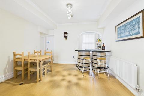 9 bedroom terraced house for sale, Windsor Crescent, Bridlington