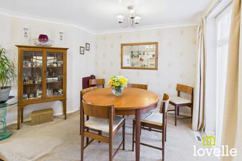 4 bedroom semi-detached house for sale, Kingtree Avenue, East Riding of Yorkshire HU16
