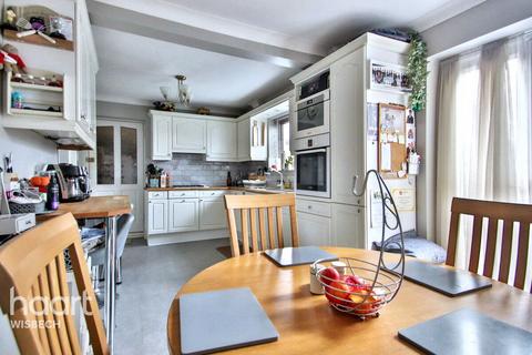 3 bedroom semi-detached house for sale, Sefton Avenue, Wisbech