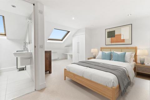 3 bedroom maisonette for sale, Balvernie Grove, London