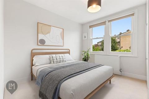 3 bedroom maisonette for sale, Balvernie Grove, London