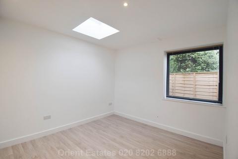 4 bedroom bungalow to rent, Torrington Park, London