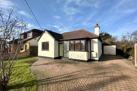 2 bedroom detached bungalow to rent, Parkgate Road, Corringham, SS17