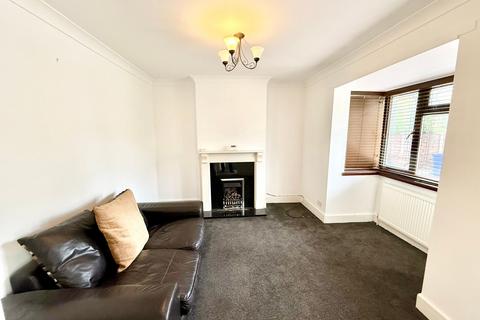 2 bedroom detached bungalow to rent, Parkgate Road, Corringham, SS17