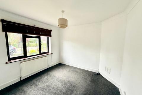 2 bedroom detached bungalow to rent, Parkgate Road, Corringham, SS17