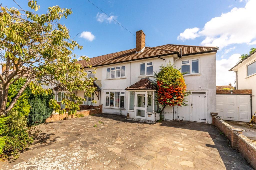 Detached house exterior, driveway