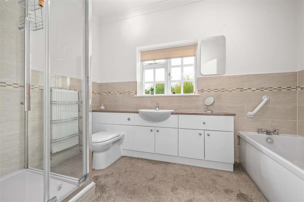 En-Suite Bathroom