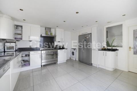 4 bedroom semi-detached house for sale, Worcester Crescent, Mill Hill, NW7