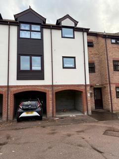 2 bedroom flat to rent, Templemead Road  , Witham CM8
