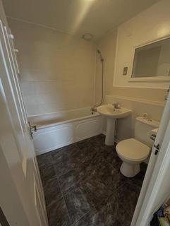 2 bedroom flat to rent, Templemead Road  , Witham CM8