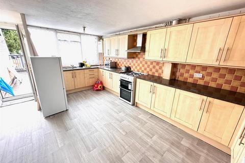 4 bedroom terraced house to rent, Heritage Close, Uxbridge
