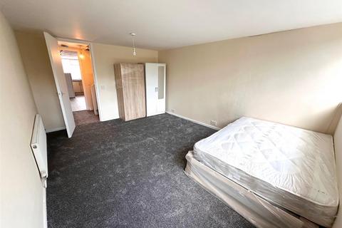 4 bedroom terraced house to rent, Heritage Close, Uxbridge
