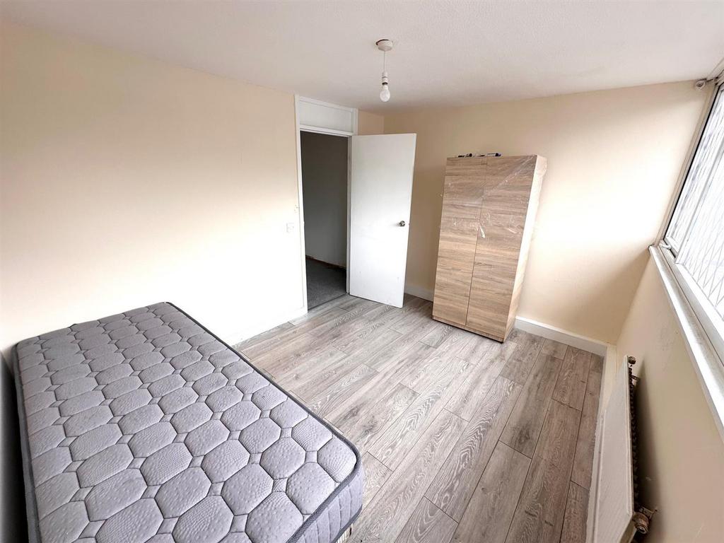 2nd floor front bedr.jpg