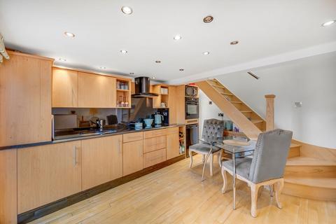 2 bedroom flat for sale, Elliott Road, London W4