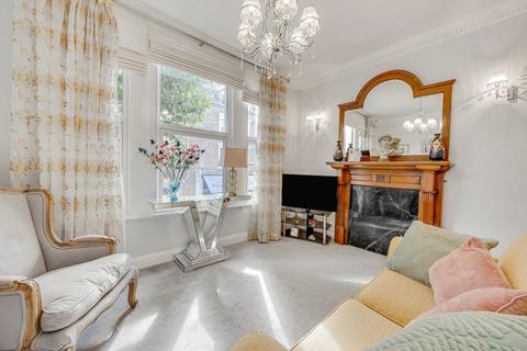 2 bedroom flat for sale, Elliott Road, London W4