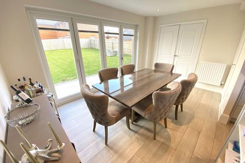 16 Celandine Close, Oldham, OL4 2AY