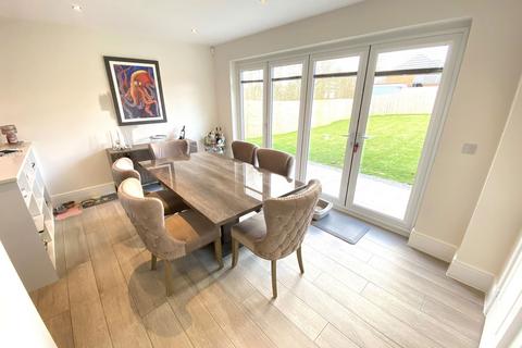 16 Celandine Close, Oldham, OL4 2AY