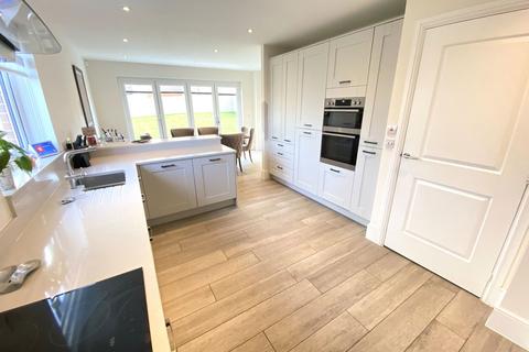 16 Celandine Close, Oldham, OL4 2AY