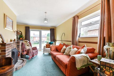 3 bedroom bungalow for sale, New Farm Road, Alresford