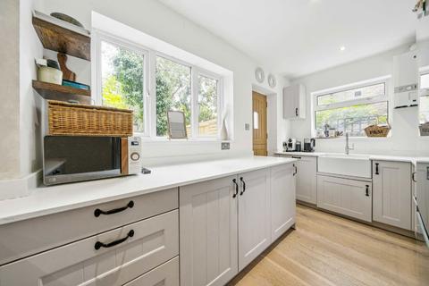 2 bedroom maisonette for sale, Queens Road, Kingston Upon Thames KT2