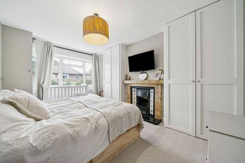 2 bedroom maisonette for sale, Queens Road, Kingston Upon Thames KT2