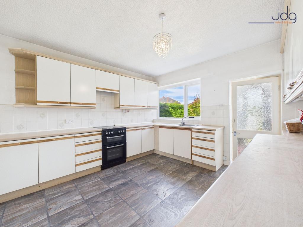 Spacious Kitchen