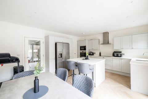 4 bedroom semi-detached house for sale, Ruxton Close, Coulsdon, CR5