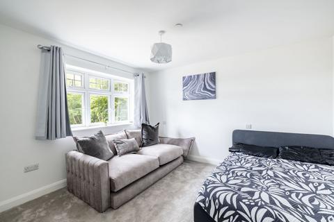 20 Ruxton Close, Coulsdon, CR5 2DY