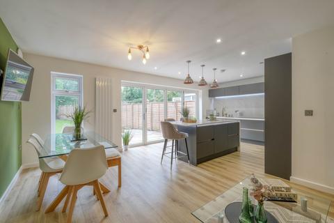 4 bedroom semi-detached house for sale, Ellerdene Close, Redditch, B98