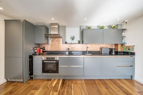 2 bedroom apartment for sale, Consort Road, London