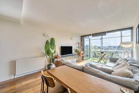 2 bedroom apartment for sale, Consort Road, London