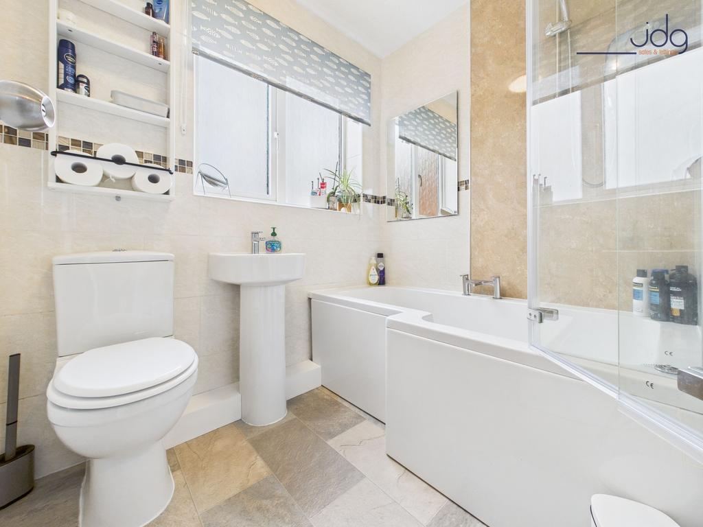A white three-piece suite, including a P-shaped...
