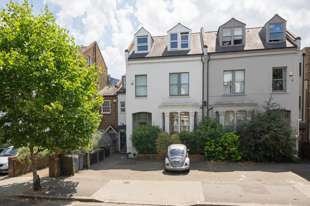 Detached house exterior, driveway