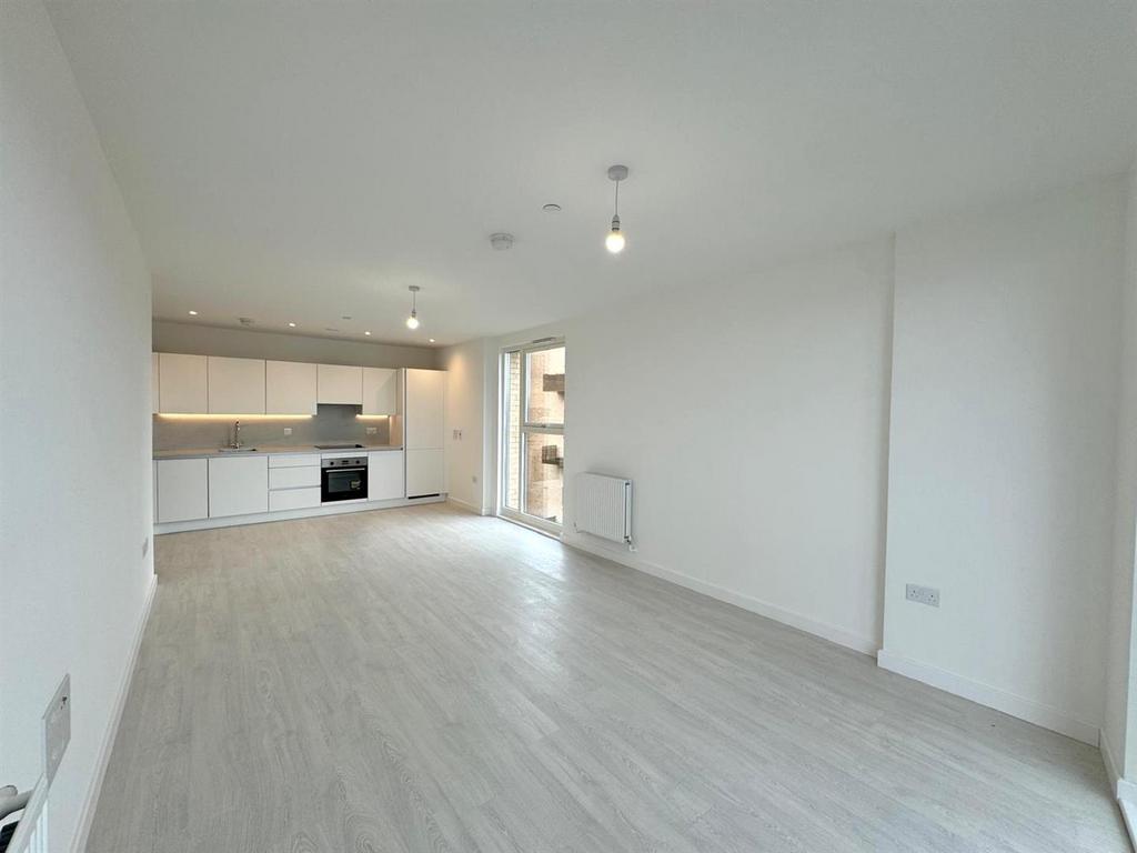 Living room pic 3.jpg