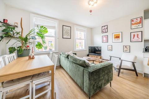 3 bedroom flat for sale, Kenworthy Road, London E9