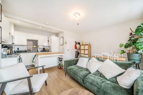 3 bedroom flat for sale, Kenworthy Road, London E9