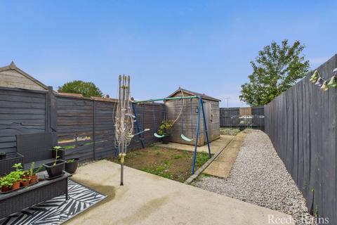 2 bedroom terraced house for sale, Dovedale Grove, East Yorkshire HU9