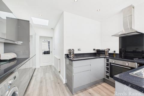 2 bedroom terraced house for sale, Dovedale Grove, East Yorkshire HU9
