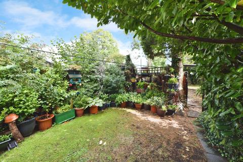 2 bedroom end of terrace house for sale, Wilson Street, Greater Manchester SK14