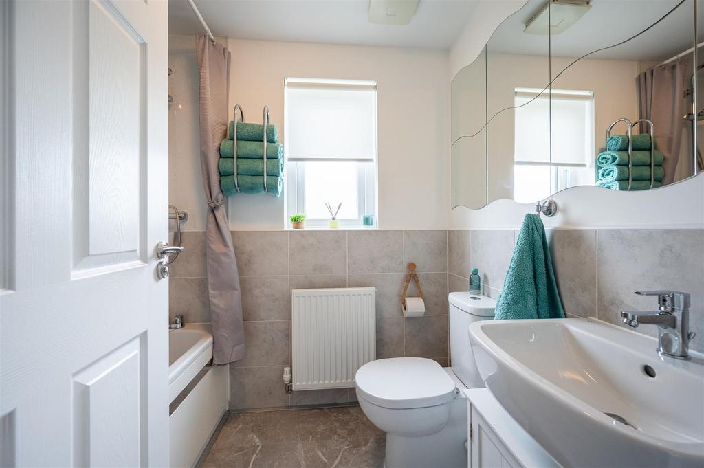 Bathroom (2).jpg