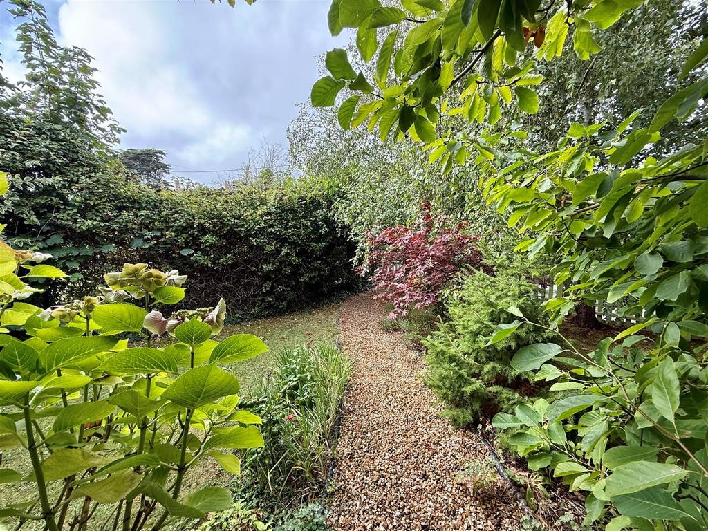 Front Garden 2.jpg