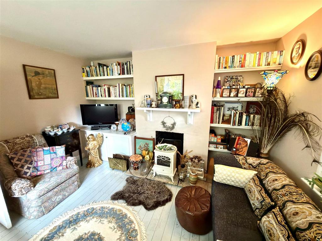 Living Room 1.jpg