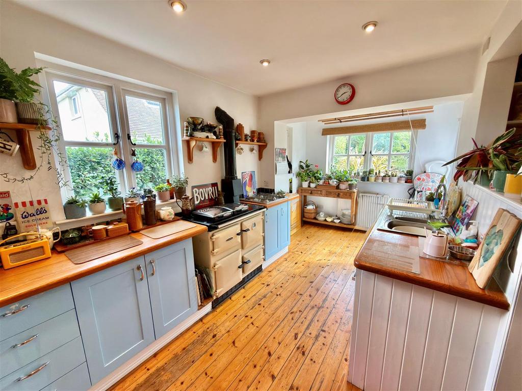 Kitchen 3.jpg