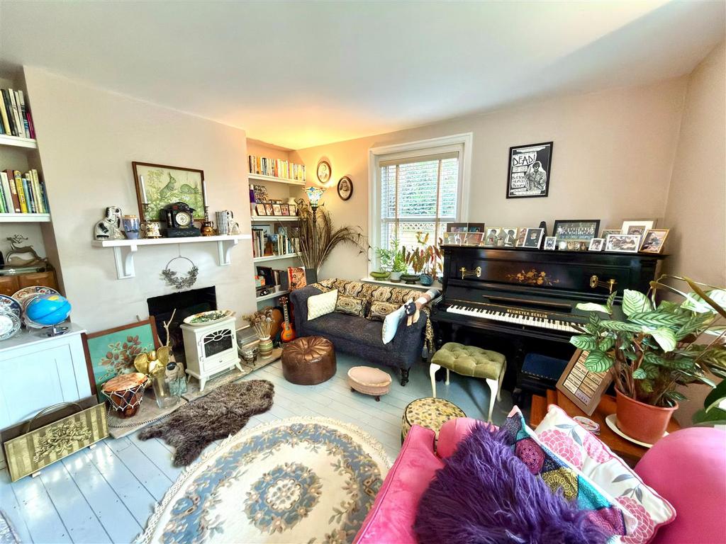 Living Room 2.jpg