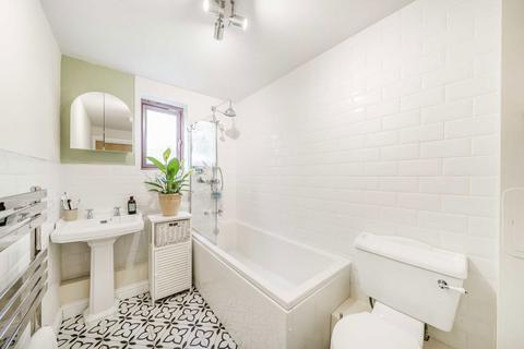 2 bedroom flat for sale, Trinity Road, London SW18