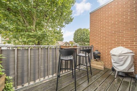 2 bedroom flat for sale, Trinity Road, London SW18