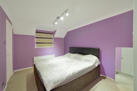 2 bedroom maisonette for sale, Priory Field Drive, Edgware