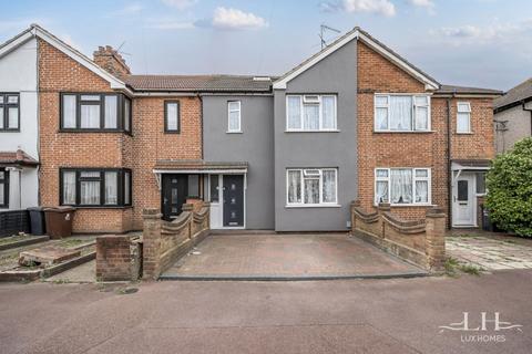 3 bedroom terraced house for sale, Beamway, Dagenham