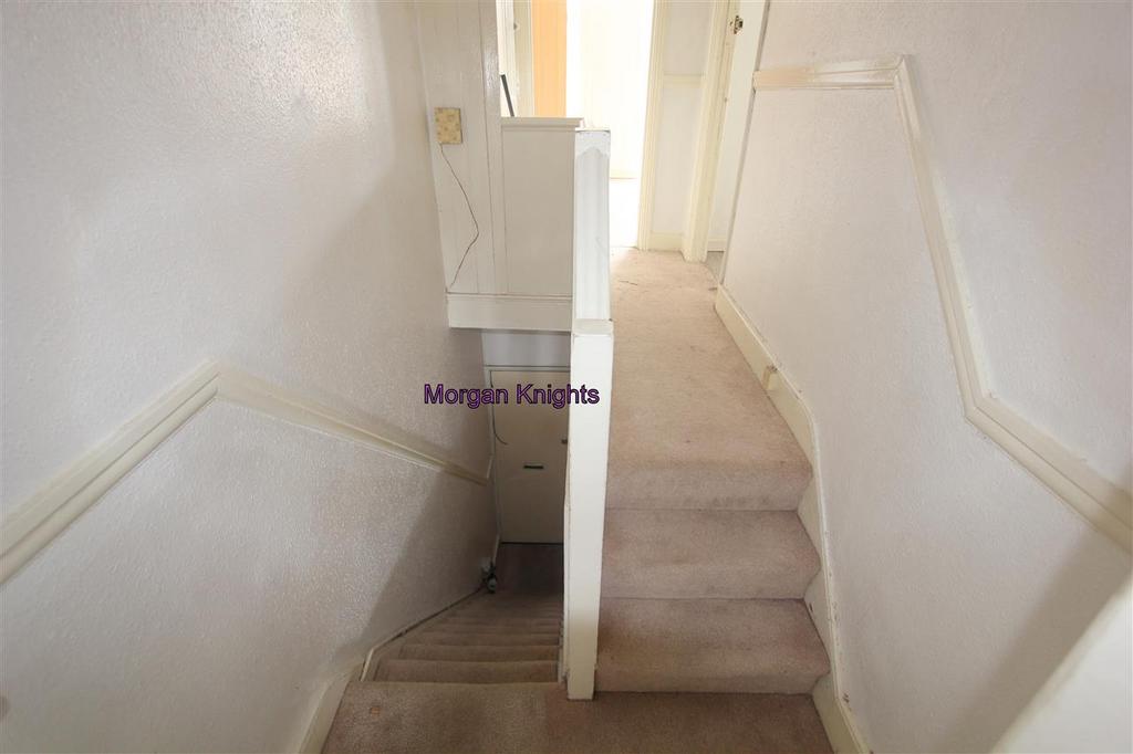 Entrance/Hallway: