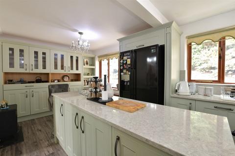 4 bedroom detached house for sale, Hillcrest View, Basildon, Essex